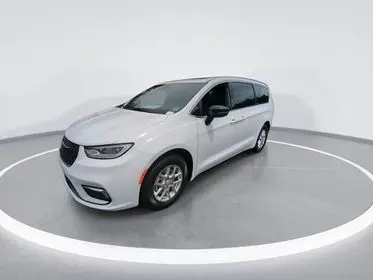 2026 Chrysler Pacifica Select photo 3