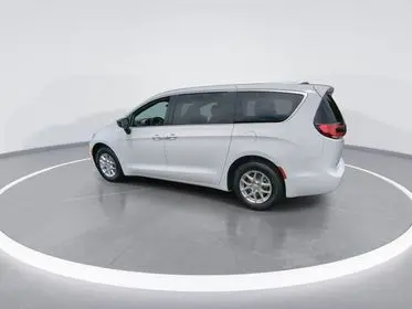 2026 Chrysler Pacifica Select photo 4
