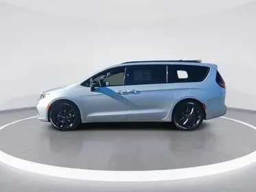 2026 Chrysler Pacifica Select photo 4