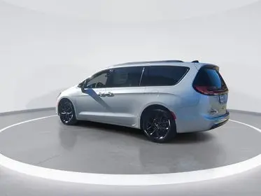 2026 Chrysler Pacifica Select photo 5