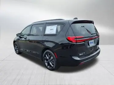 2026 Chrysler Pacifica Select photo 5