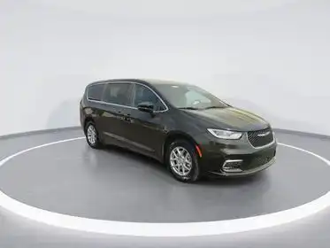 2026 Chrysler Pacifica Select's photo