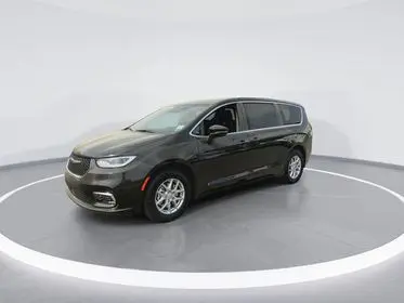 2026 Chrysler Pacifica Select photo 3