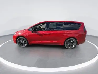 2026 Chrysler Pacifica Select photo 3