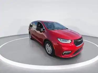 2026 Chrysler Pacifica Select's photo
