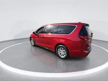 2026 Chrysler Pacifica Select photo 5