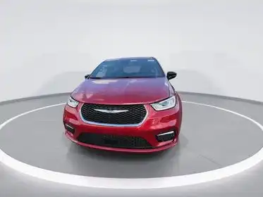 2026 Chrysler Pacifica Select's photo