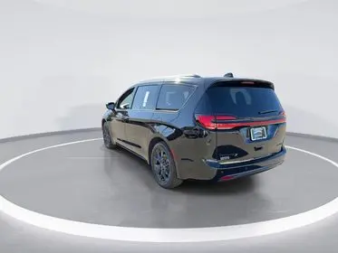 2026 Chrysler Pacifica Limited photo 4