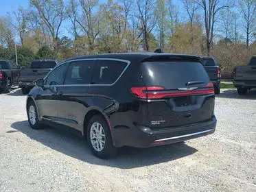 2026 Chrysler Pacifica Select photo 1