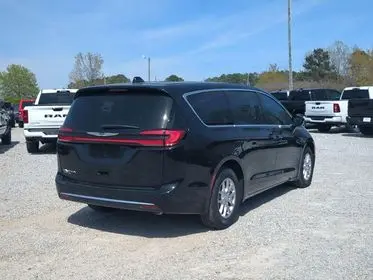 2026 Chrysler Pacifica Select photo 3