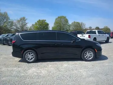 2026 Chrysler Pacifica Select photo 4