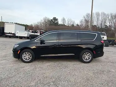 2026 Chrysler Pacifica Select photo 1