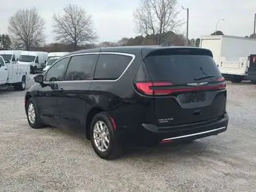 2026 Chrysler Pacifica Select photo 1