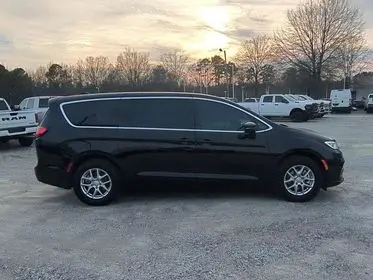 2026 Chrysler Pacifica Select photo 4