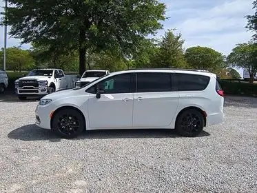 2026 Chrysler Pacifica Limited photo 1
