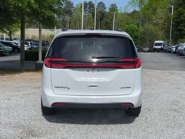 2026 Chrysler Pacifica Limited photo 3