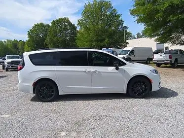2026 Chrysler Pacifica Limited photo 5