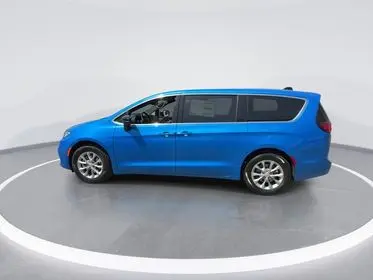2026 Chrysler Pacifica Limited photo 3