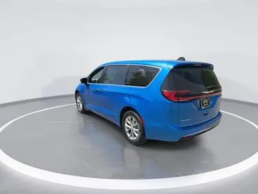 2026 Chrysler Pacifica Limited photo 4