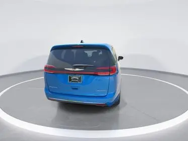 2026 Chrysler Pacifica Limited photo 5