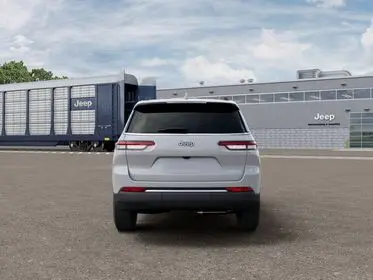 2026 Jeep Grand Cherokee L Laredo photo 3