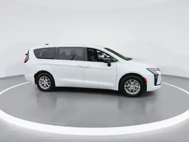 2027 Chrysler Pacifica Select's photo