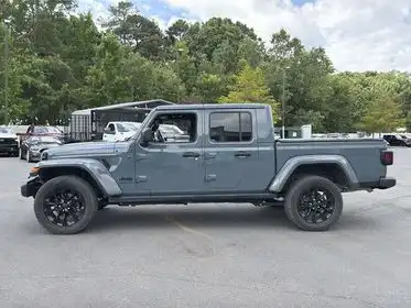 2024 Jeep Gladiator Nighthawk Auto's photo