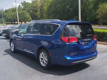 2019 Chrysler Pacifica Touring L's photo