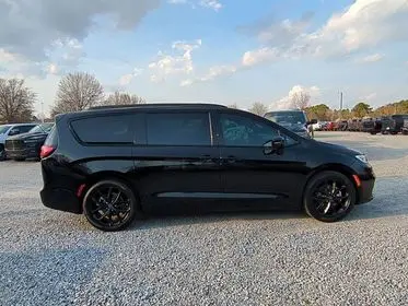 2026 Chrysler Pacifica Select photo 4