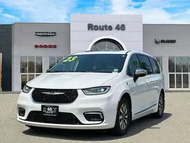 2023 Chrysler Pacifica Hybrid Limited Hybrid's photo