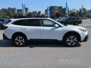 2022 Subaru Outback Limited's photo