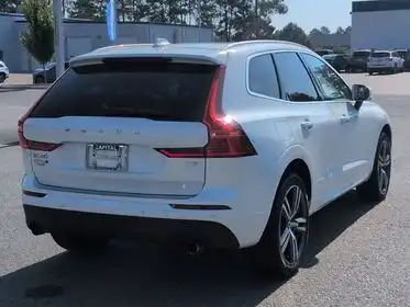 2021 Volvo XC60 T5 Momentum FWD's photo
