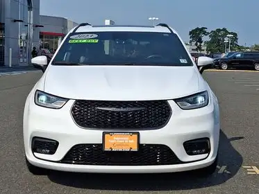 2023 Chrysler Pacifica Touring L AWD's photo