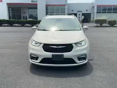 2021 Chrysler Pacifica Touring L's photo