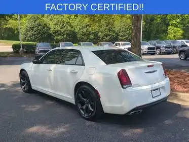 2023 Chrysler 300 Touring's photo