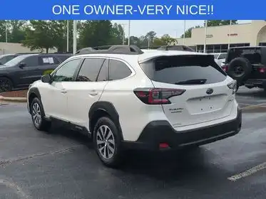 2025 Subaru Outback Premium's photo