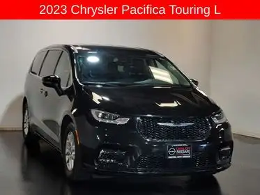 2023 Chrysler Pacifica Touring L's photo