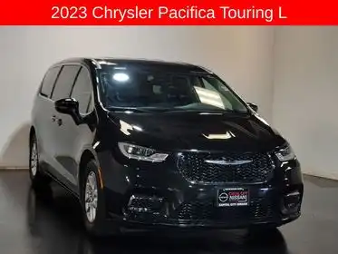 2023 Chrysler Pacifica Touring L's photo