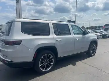 2022 Jeep Wagoneer Series III 4WD's photo