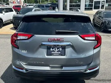 2024 GMC Terrain SLT AWD photo 3