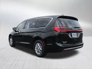 2025 Chrysler Pacifica Select photo 4