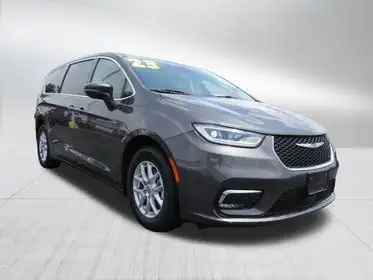 2023 Chrysler Pacifica Touring L's photo