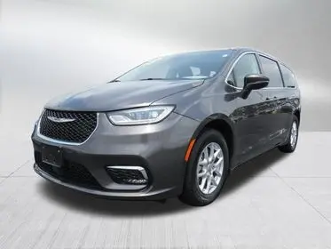 2023 Chrysler Pacifica Touring L photo 3