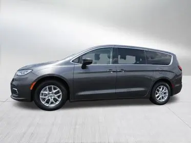 2023 Chrysler Pacifica Touring L photo 4