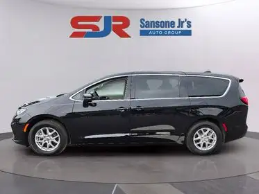 2024 Chrysler Pacifica Touring L's photo