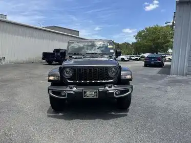 2024 Jeep Gladiator Sport S's photo