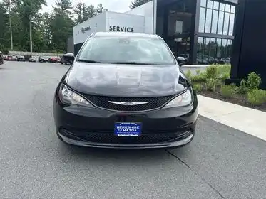 2023 Chrysler Voyager LX's photo