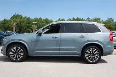 2021 Volvo XC90 T5 Momentum FWD's photo