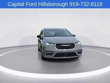 2025 Chrysler Pacifica Select's photo