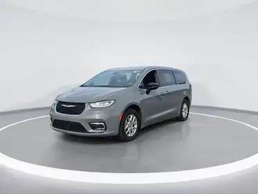 2025 Chrysler Pacifica Select's photo